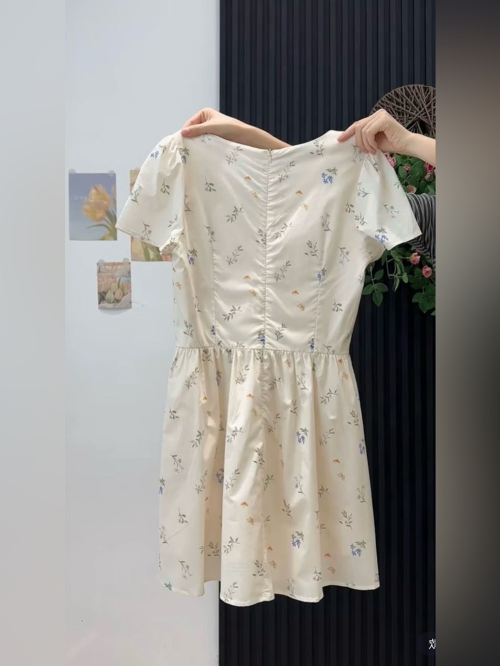 Dress - Picture 2 of 3
